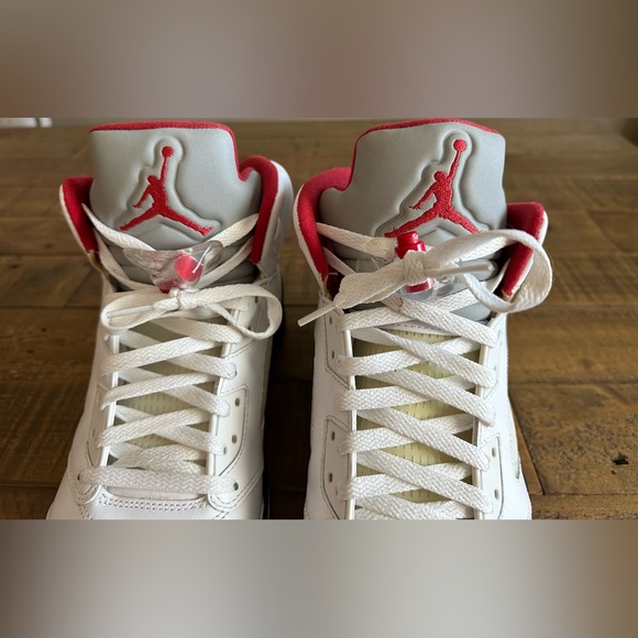 Athletic_Shoes